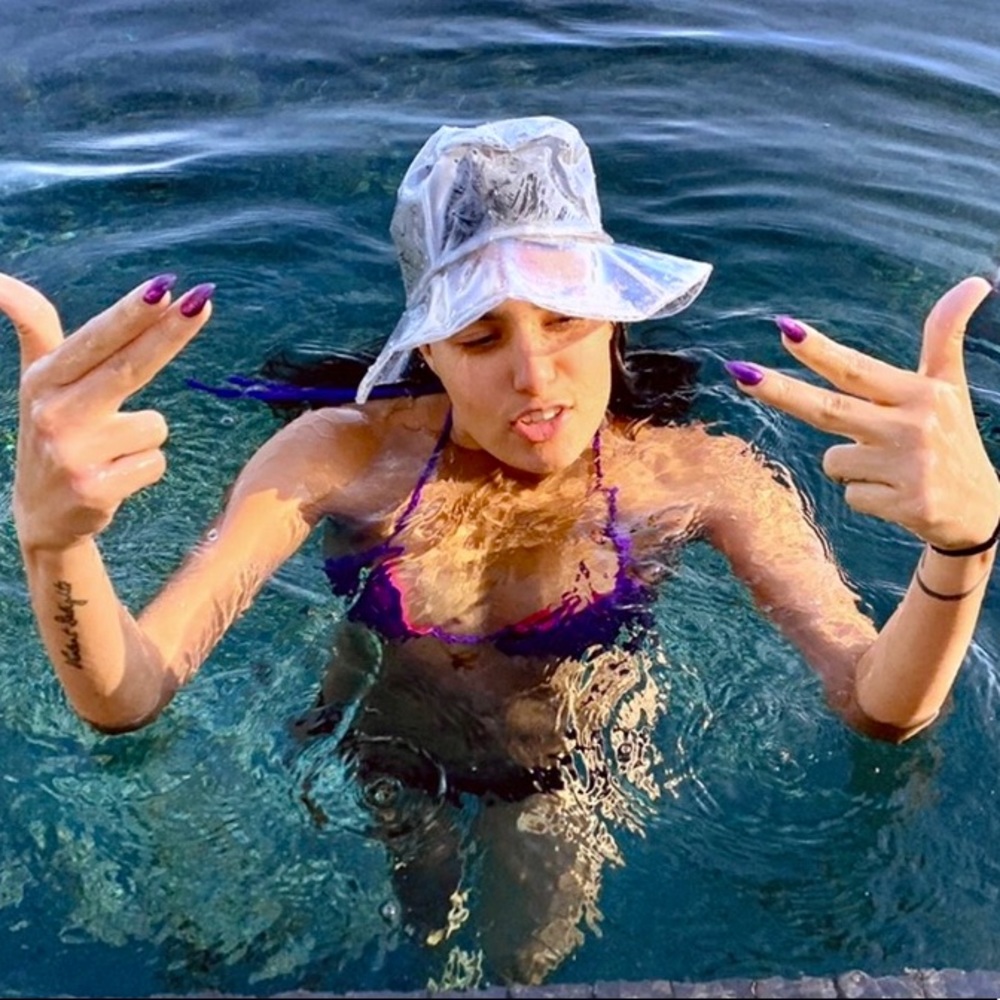 Clyde classic bucket shape